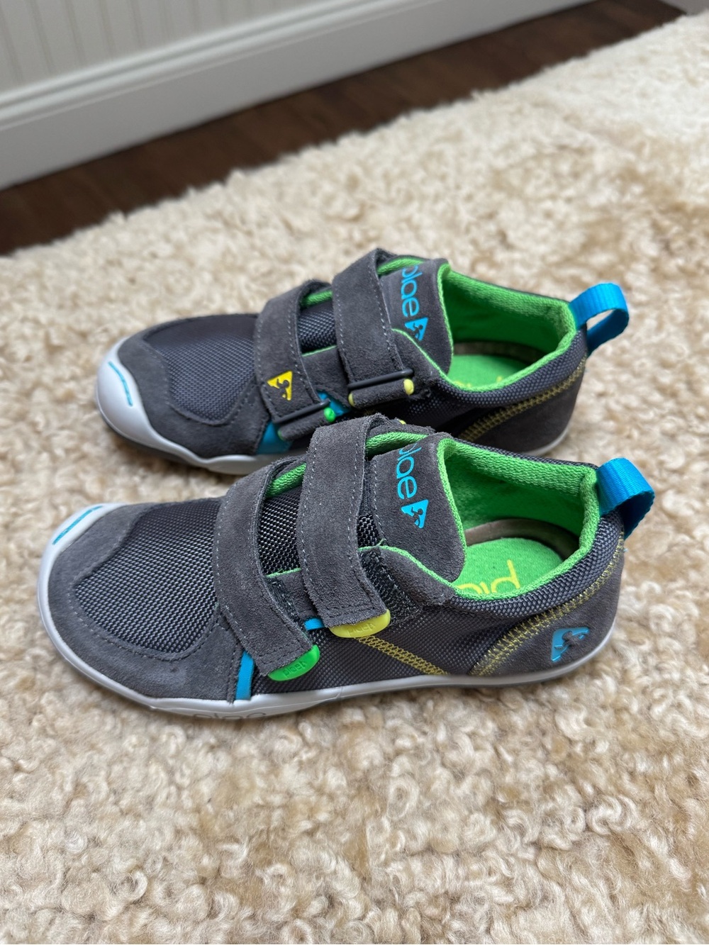 NWOT Plae TY shoes with velcro - Grey